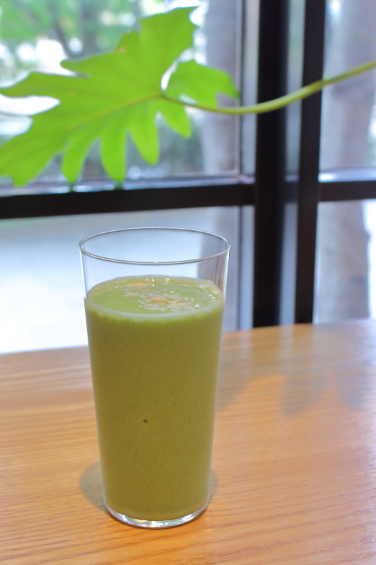 ヴィーガン＆無添加の有機野菜と豆乳グルトのグリーンスムージー