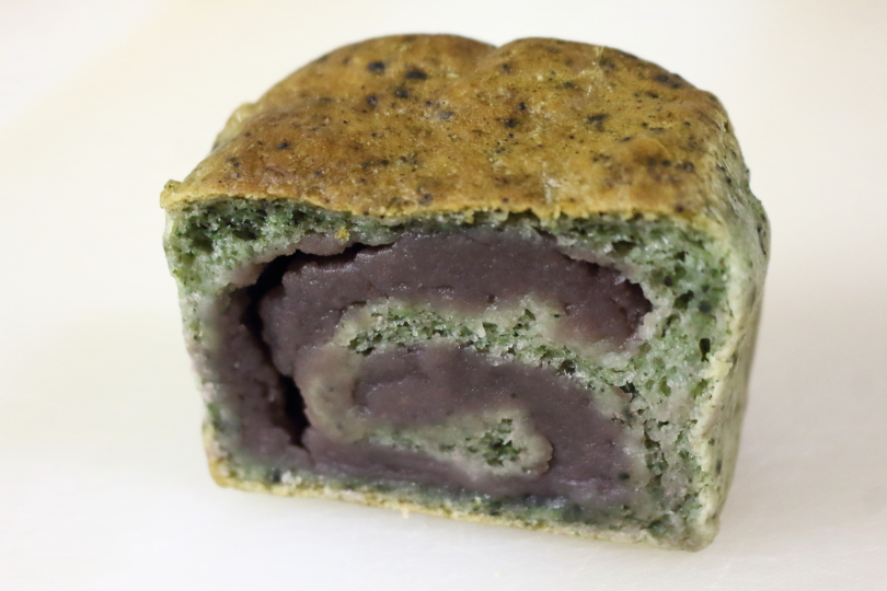 musubiのグルテンフリーのよもぎとこしあんパン